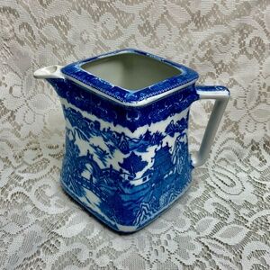 Vintage, Ringston Ltd. Blue Willow Square Teapot 6.5in H x 8in Sq